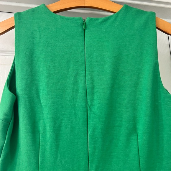 Banana Republic Vibrant Green V Neck Dress Sz 6
Work /Special Occasion - Picture 3 of 6